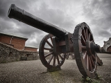 cannons-on-the-city-walls